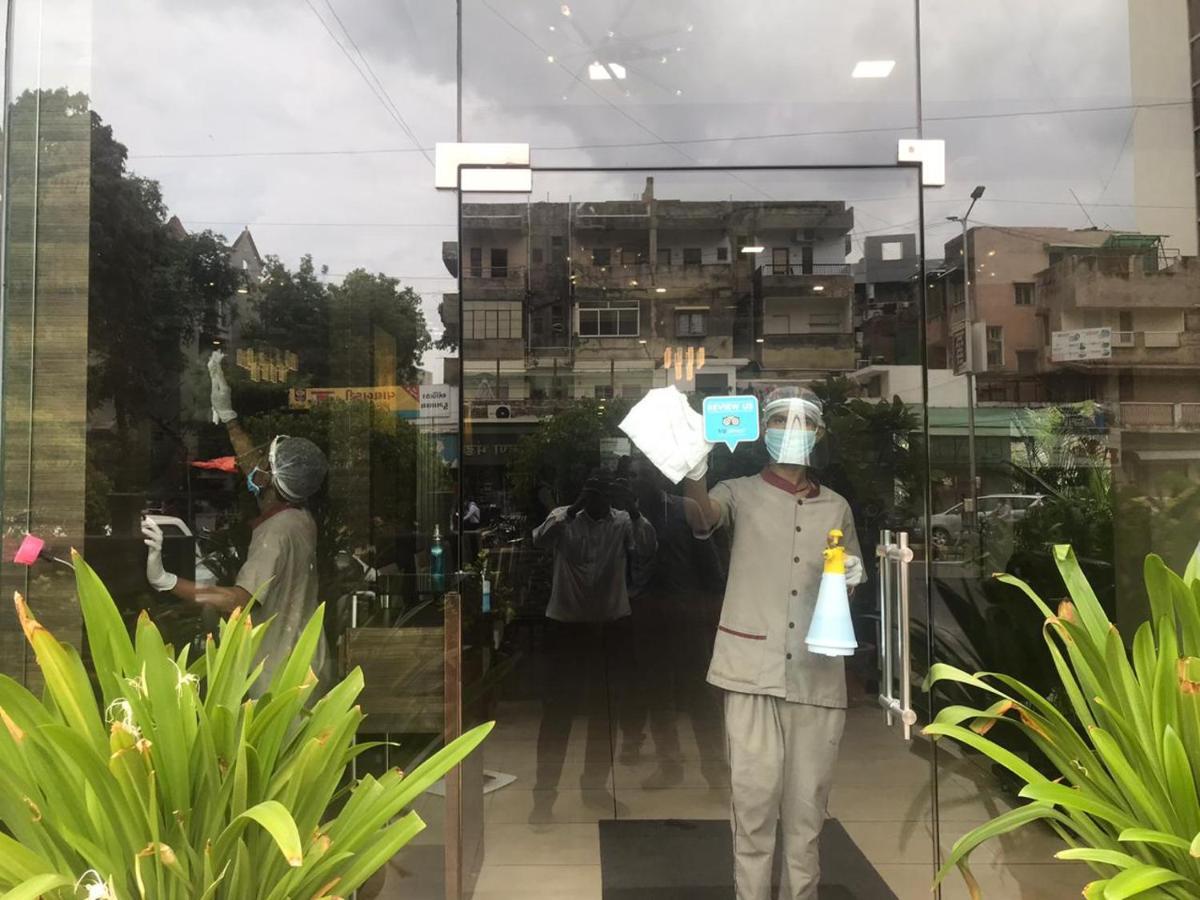 Le Grande Residency -Unmarried Couples Are Not Allowed Ahmedabad Eksteriør billede