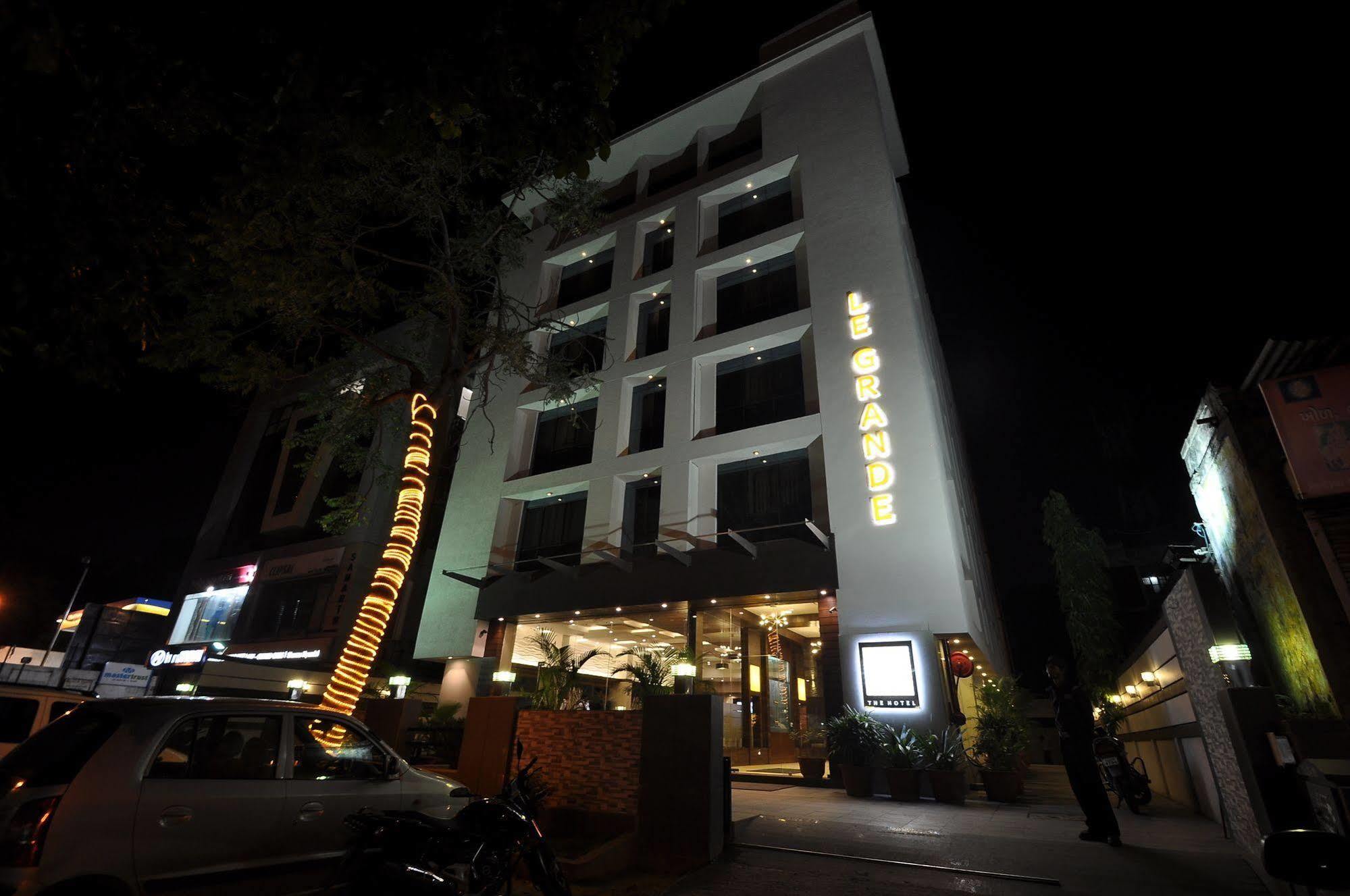 Le Grande Residency -Unmarried Couples Are Not Allowed Ahmedabad Eksteriør billede