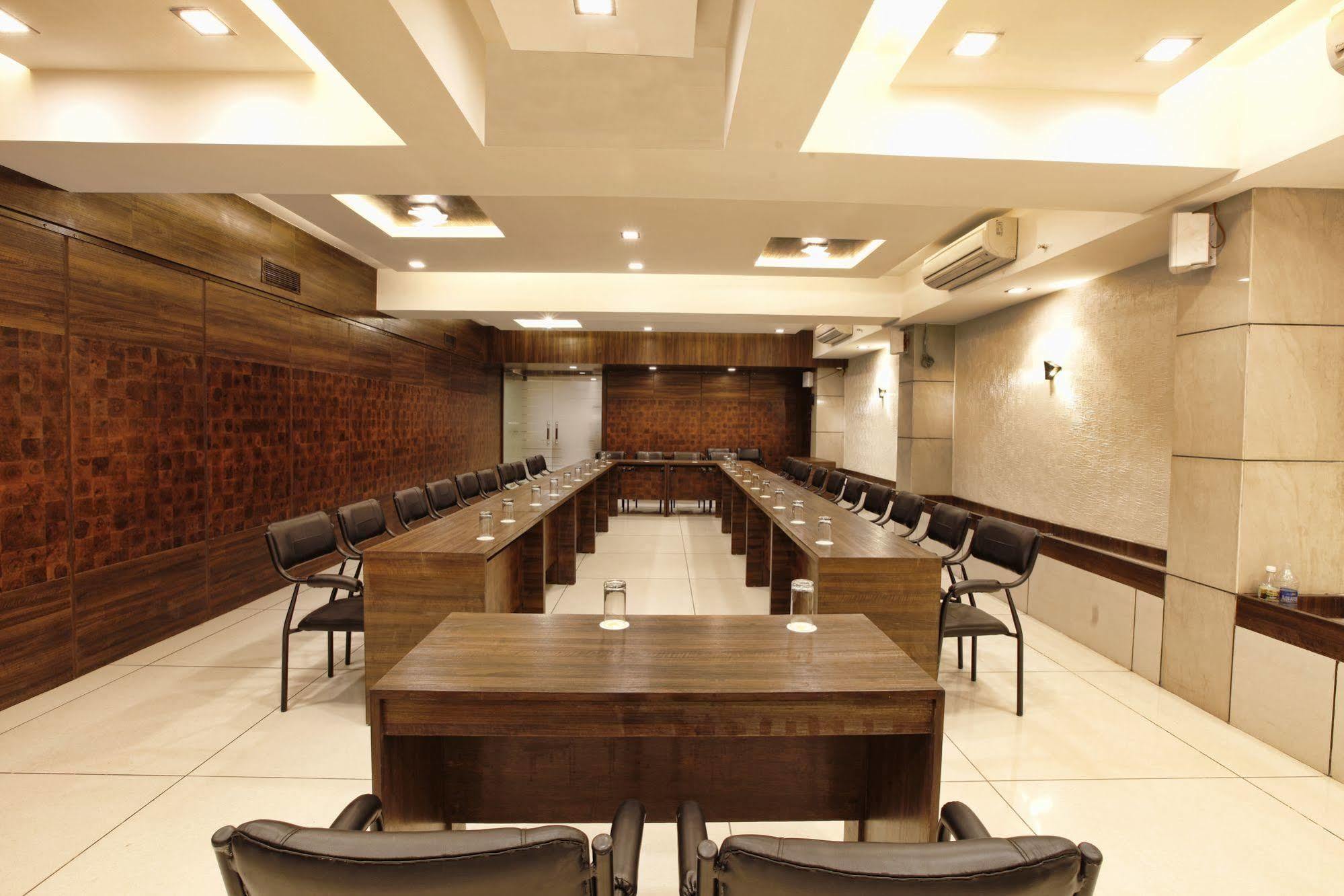 Le Grande Residency -Unmarried Couples Are Not Allowed Ahmedabad Eksteriør billede